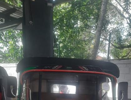 Bajaj 4 Stroke Three-wheeler for sale at Riyasakwala Battaramulla