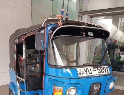 Bajaj Three wheel for sale at Rathnapura