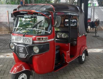 Bajaj 4 Stroke Three-wheeler for sale at Riyasakwala Battaramulla