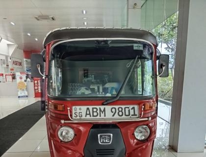 Bajaj Three wheel for sale at Rathnapura