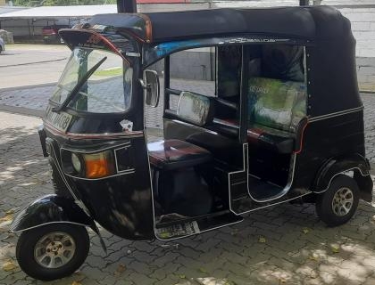 Bajaj 4 Stroke Three-wheeler for sale at Riyasakwala Battaramulla