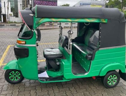 Bajaj 4 Stroke Three-wheeler for sale at Riyasakwala Battaramulla