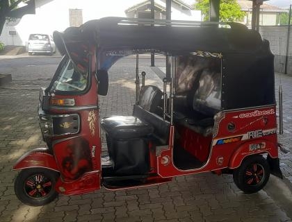 Bajaj 4 Stroke Three-wheeler for sale at Riyasakwala Battaramulla