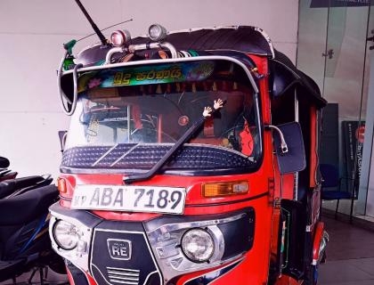 Bajaj Three wheel for sale at Rathnapura