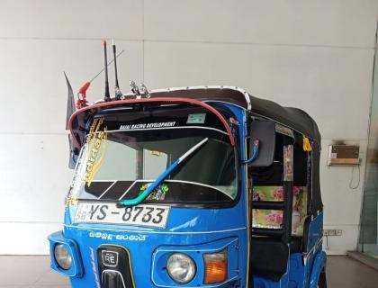 Bajaj Three wheel for sale at Rathnapura