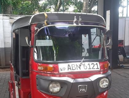Bajaj 4 Stroke Three-wheeler for sale at Riyasakwala Battaramulla Three-wheelers