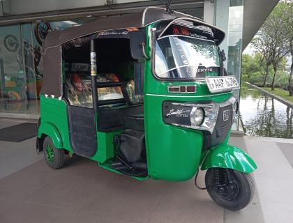 Bajaj Three wheel for sale at Rathnapura
