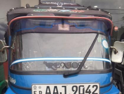 BAJAJ 4STROKE THREE WHEELER FOR SALE IN KADURUWELA