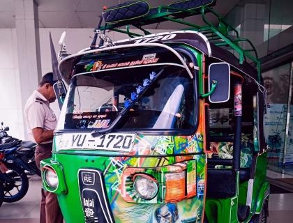 Bajaj Three wheel for sale at Rathnapura