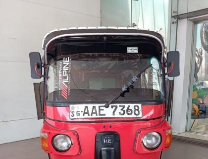 Bajaj Three wheel for sale at Rathnapura