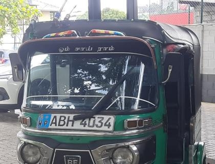 Bajaj 4 Stroke Three-wheeler for sale at Riyasakwala Battaramulla