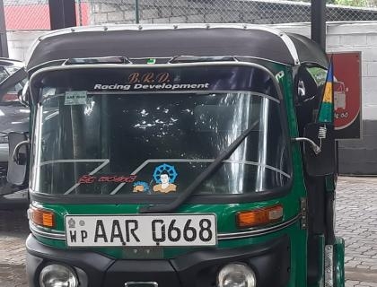 Bajaj 4 Stroke Three-wheeler for sale at Riyasakwala Battaramulla