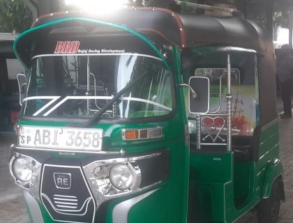 Bajaj 4 Stroke Three-wheeler for sale at Riyasakwala Battaramulla