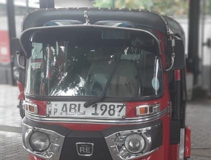 Bajaj 4 Stroke Three-wheeler for sale at Riyasakwala Battaramulla Three-wheelers