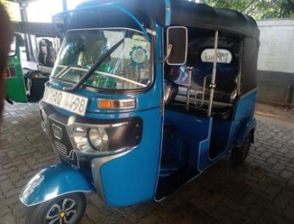 Bajaj 4 Stroke Three-wheeler for sale at Riyasakwala Battaramulla