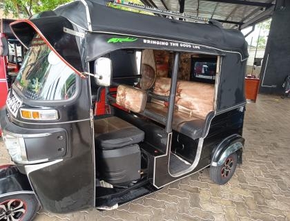 Bajaj 4 Stroke Three-wheeler for sale at Riyasakwala Battaramulla