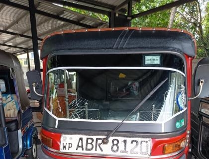 Bajaj 4 Stroke Three-wheeler for sale at Riyasakwala Battaramulla