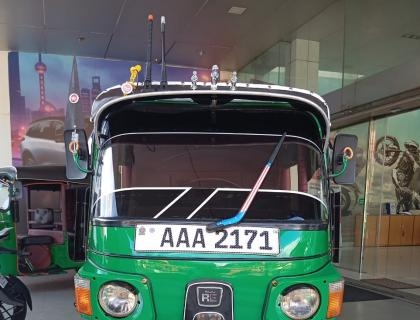 Bajaj Three wheel for sale at Rathnapura