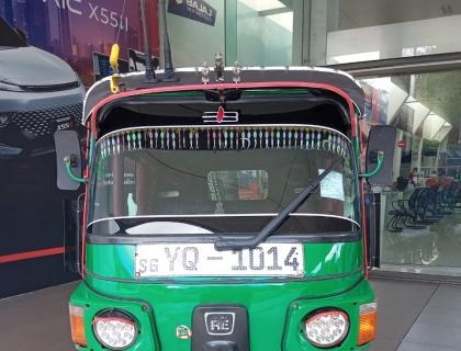 Bajaj Three wheel for sale at Rathnapura