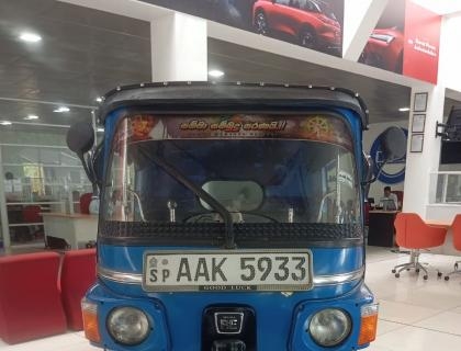 Bajaj Three wheel for sale at Rathnapura
