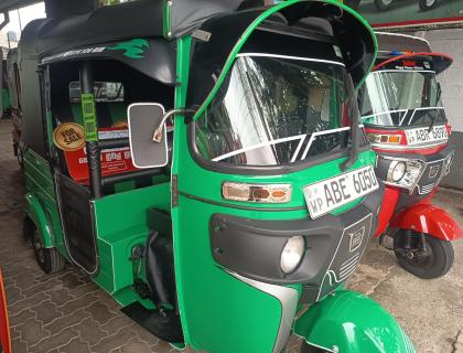 Bajaj 4 Stroke Three-wheeler for sale at Riyasakwala Battaramulla