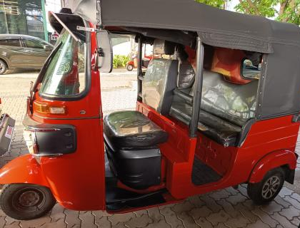 Bajaj 4 Stroke Three-wheeler for sale at Riyasakwala Battaramulla