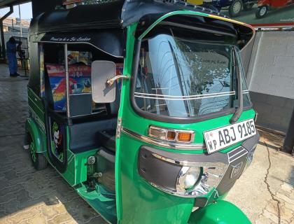 Bajaj 4 Stroke Three-wheeler for sale at Riyasakwala Battaramulla