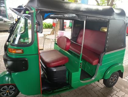 Bajaj 4 Stroke Three-wheeler for sale at Riyasakwala Battaramulla