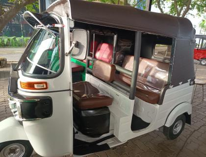 Bajaj 4 Stroke Three-wheeler for sale at Riyasakwala Battaramulla