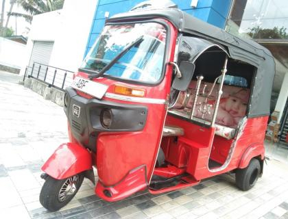 BAJAJ THREE WHEELER 2015 FOR SALE AT AMBALANGODA