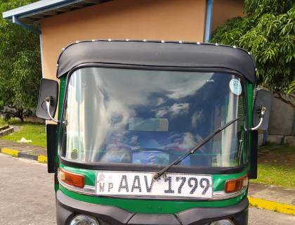 Bajaj 4 Stroke Three-wheeler for sale at Riyasakwala Ampara