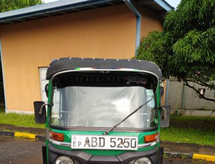 Bajaj 4 Stroke Three-wheeler for sale at Riyasakwala Ampara