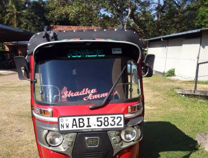 Bajaj 4 Stroke Three-wheeler for sale at Negombo