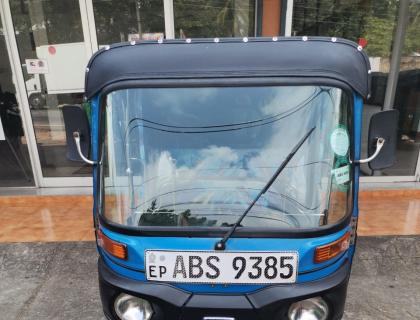 Bajaj 4 Stroke Three-wheeler for sale at trincomalee