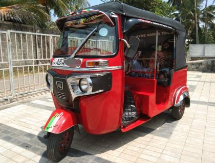 BAJAJ THREE WHEELER 2015 SALE AT AMBALANGODA