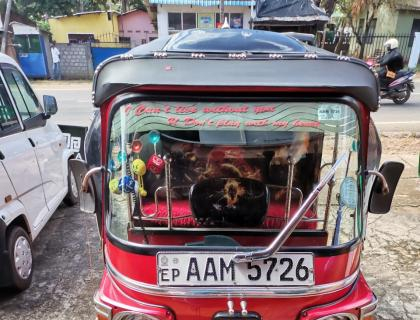 Bajaj 4 Stroke Three-wheeler for sale at trincomalee