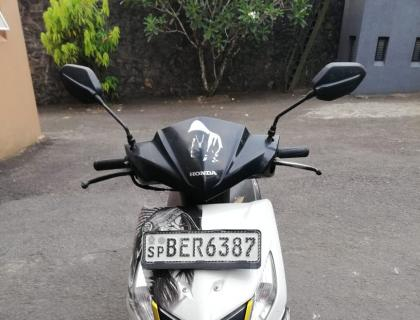 Honda Dio scooter for sale at Rathnapura Riyasakwala