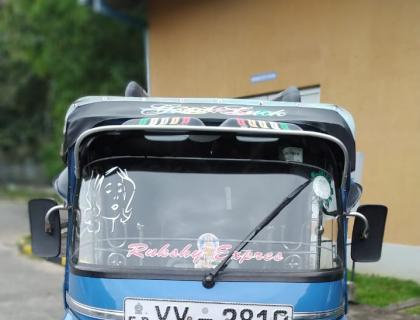 Bajaj 4 Stroke Three-wheeler for sale at Riyasakwala Ampara