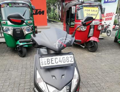 Honda Dio scooter for sale at Rathnapura Riyasakwala