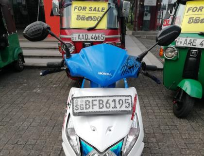 Honda Dio scooter for sale at Rathnapura Riyasakwala